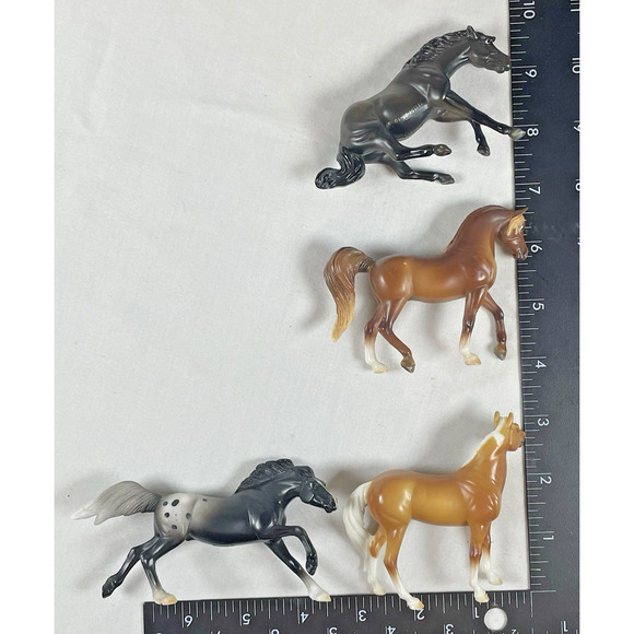 Breyer Horse Lot of 6 Mixed Colors & Sizes | Selle Francis Palomino Mustang - Picture 2 of 13